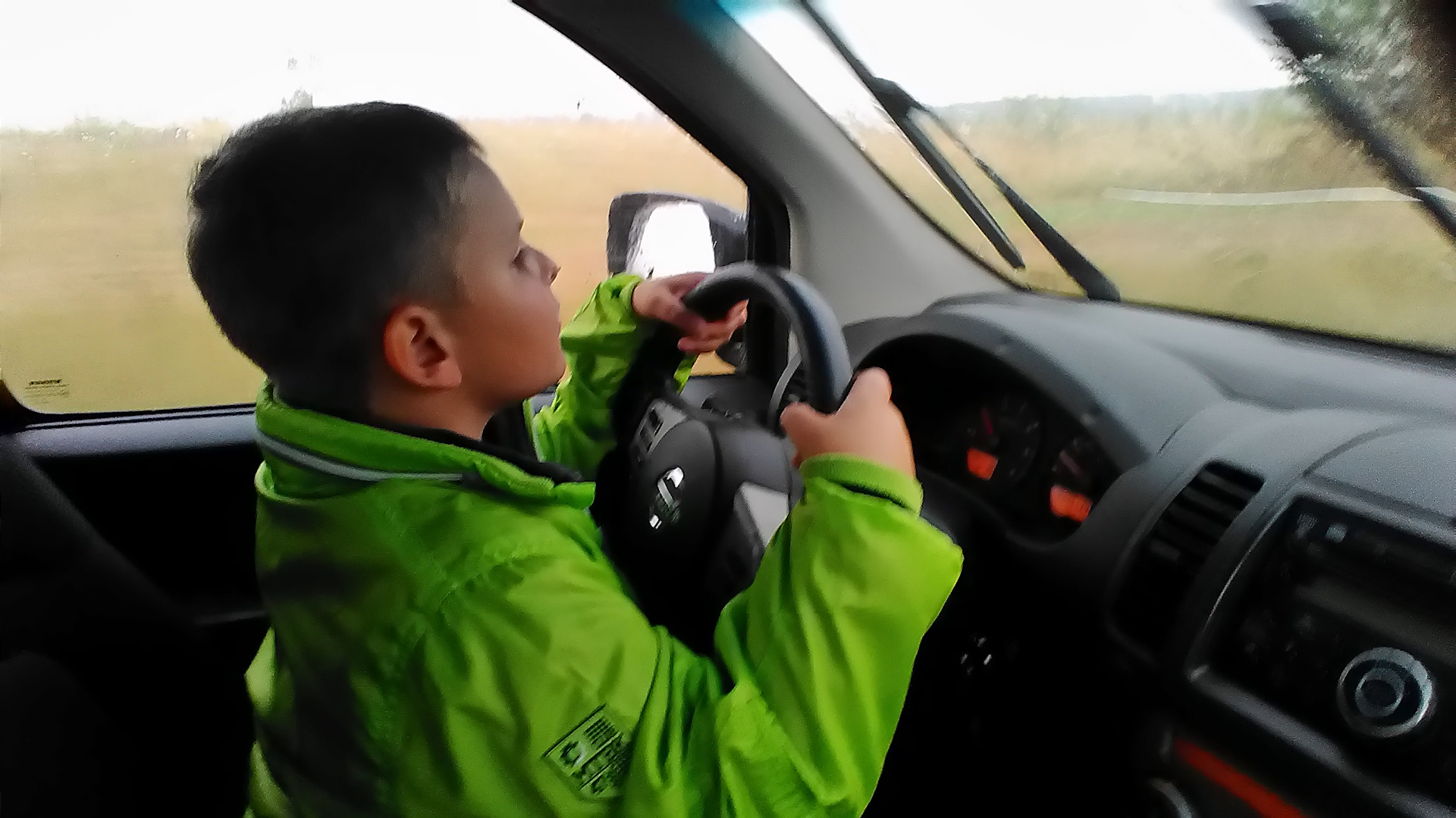 Под Северодвинском отец дал 10-летнему сыну покататься за рулём